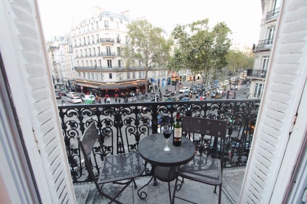 renting an apartment in paris with balcony